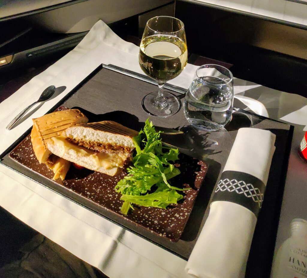 Qatar Airways' business class dining