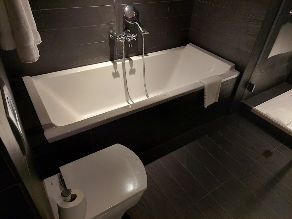 Novotel Barcelona bathroom