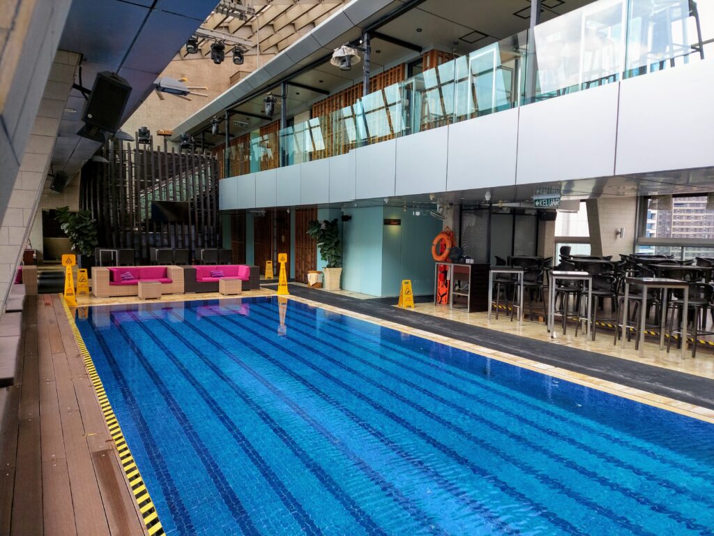 Traders Hotel KL Swimming pool