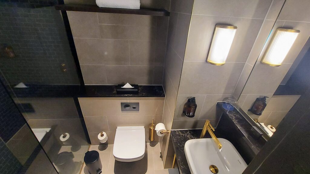 Hotel AMANO Covent Garden - Guest Bathroom