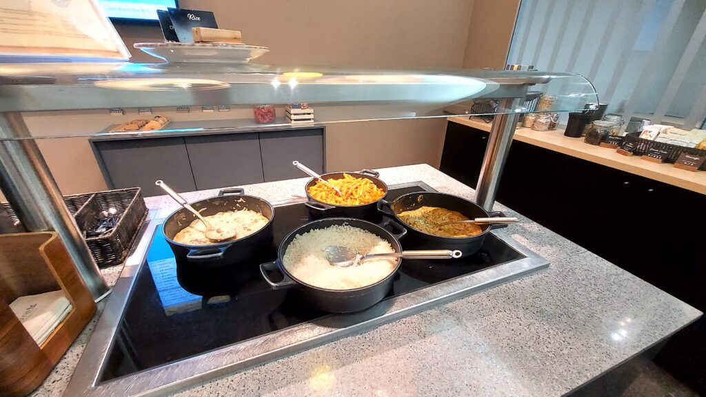 Diamond Lounge - Hot food counter