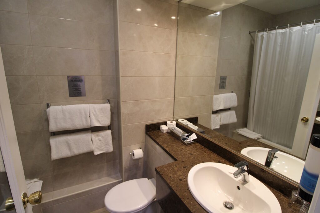 The Ardilaun Hotel - Bathroom
