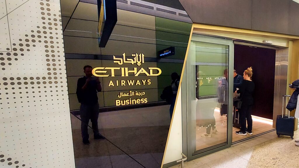Etihad Business Class Lounge - Entrance