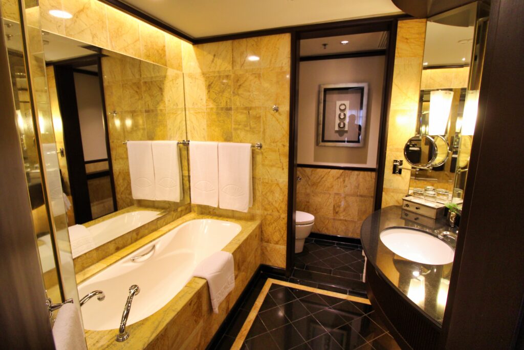 Mandarin Oriental, Kuala Lumpur - Bathroom