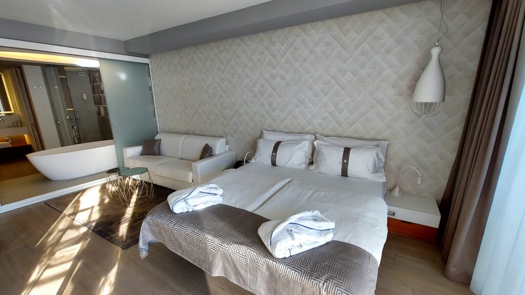 Hotel Castello Lake Front - Bedroom